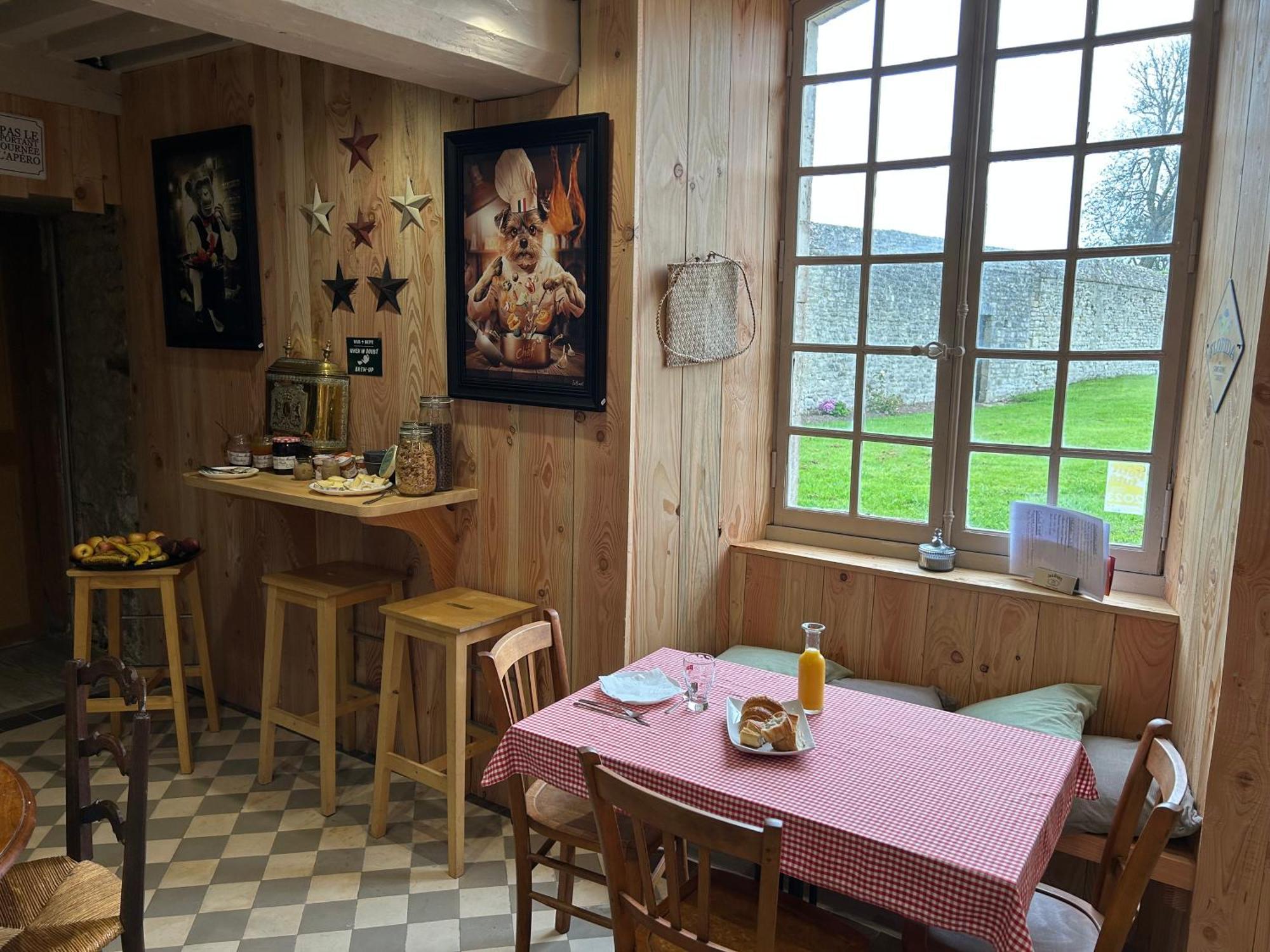 Chateau De Franquetot & D Day Collins Museum Sainte-Mère-Église Екстериор снимка